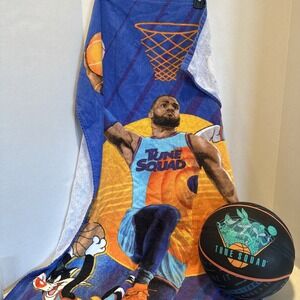 Spalding Space Jam 2 A New Legacy Tune Squad Basketball 29.5" Sz 7 & Beach Towel